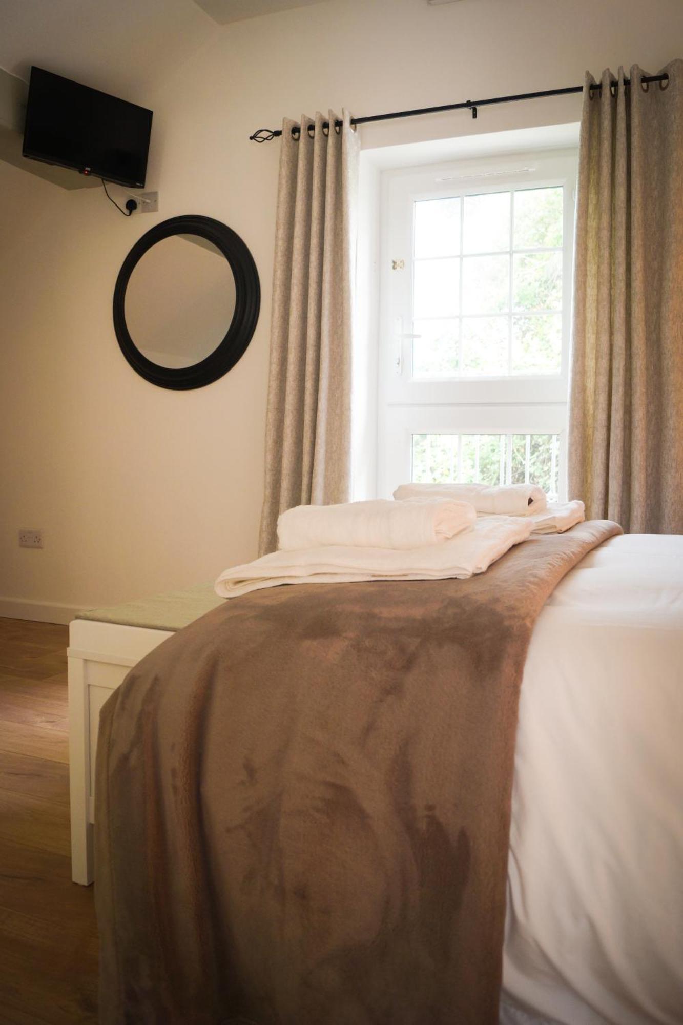 Lemon Tree Inn - Newly Refurbished Coastal Stay Swyre Exterior photo