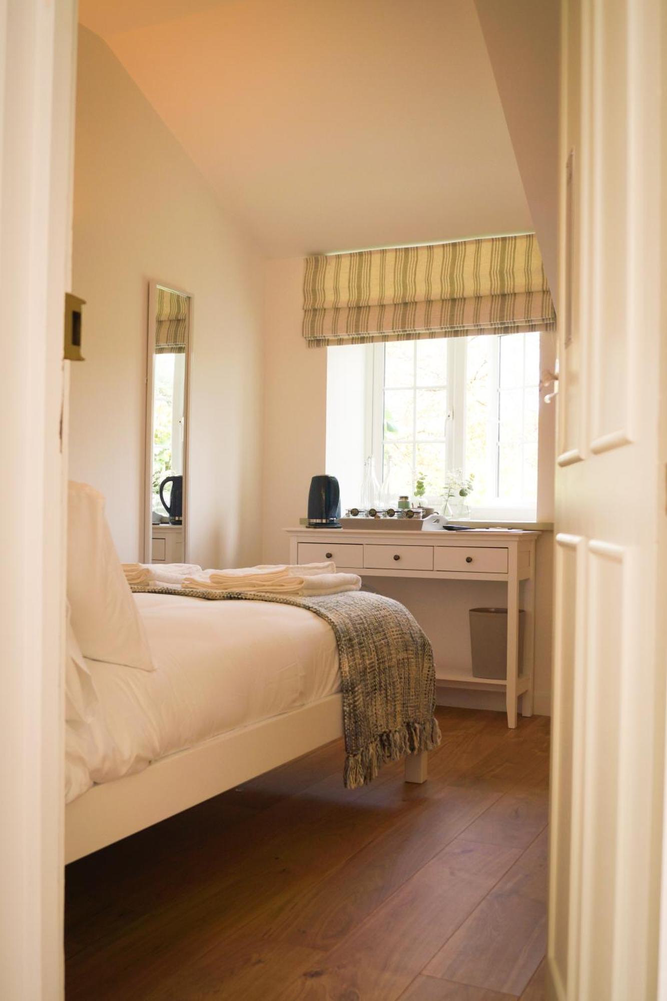 Lemon Tree Inn - Newly Refurbished Coastal Stay Swyre Exterior photo