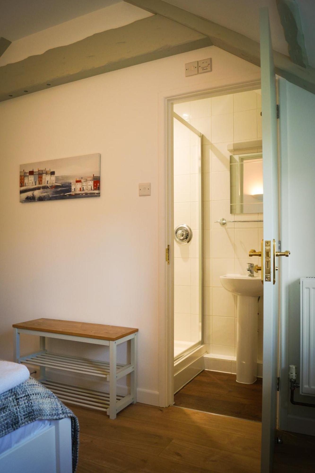 Lemon Tree Inn - Newly Refurbished Coastal Stay Swyre Exterior photo