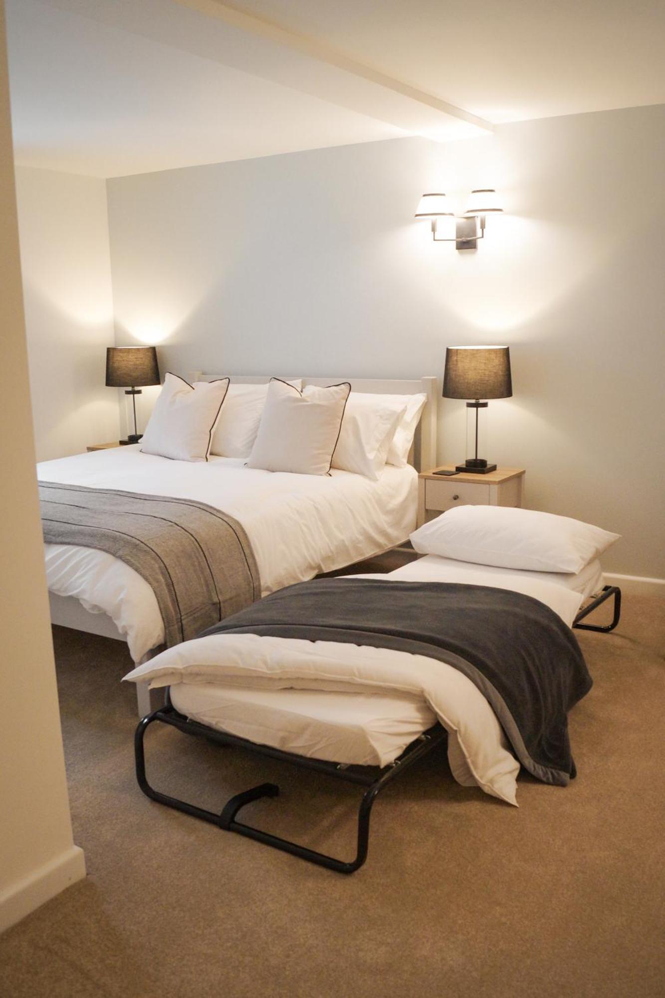 Lemon Tree Inn - Newly Refurbished Coastal Stay Swyre Exterior photo