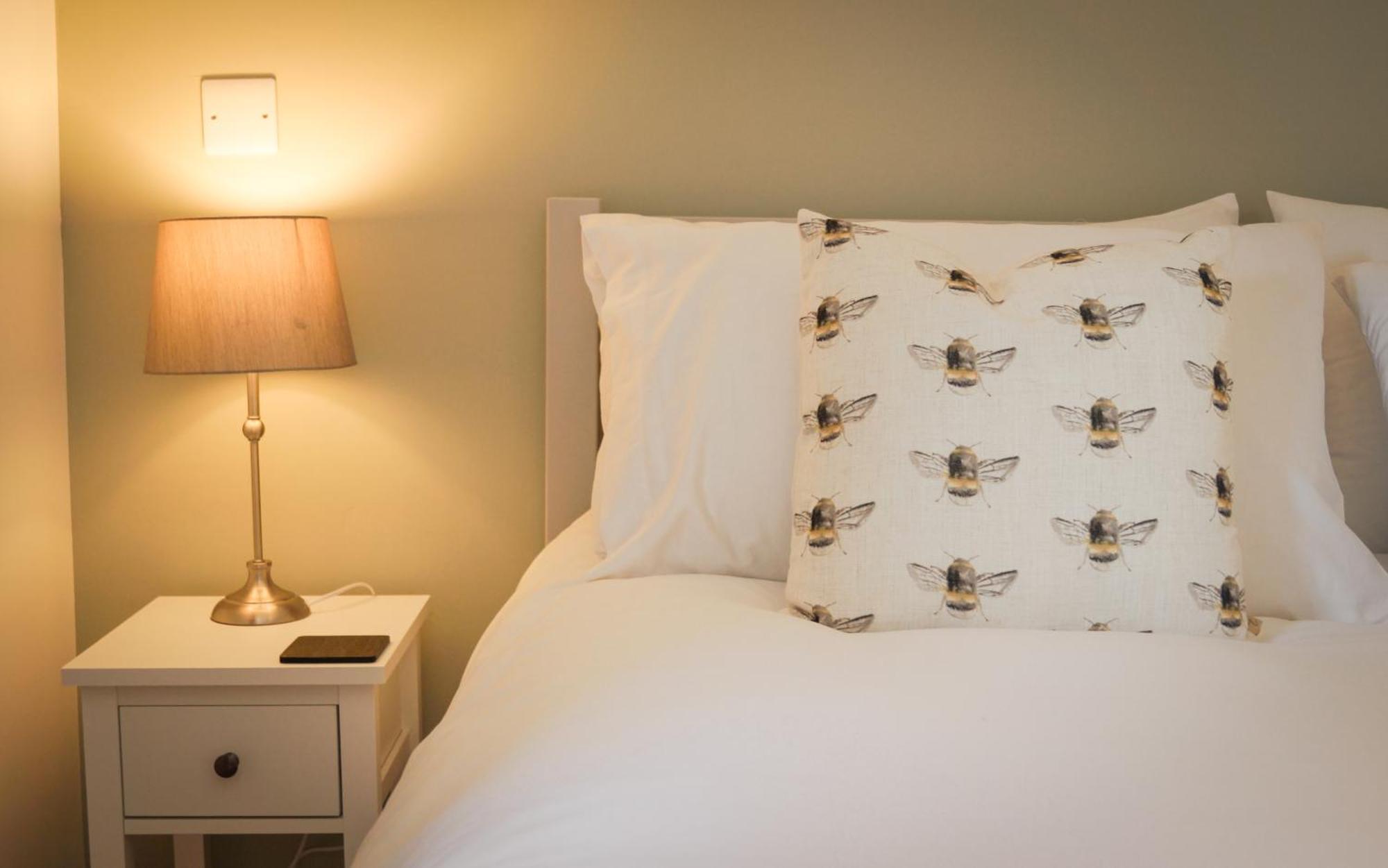 Lemon Tree Inn - Newly Refurbished Coastal Stay Swyre Exterior photo