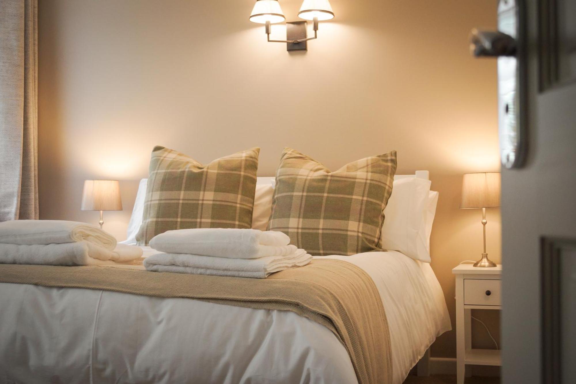 Lemon Tree Inn - Newly Refurbished Coastal Stay Swyre Exterior photo